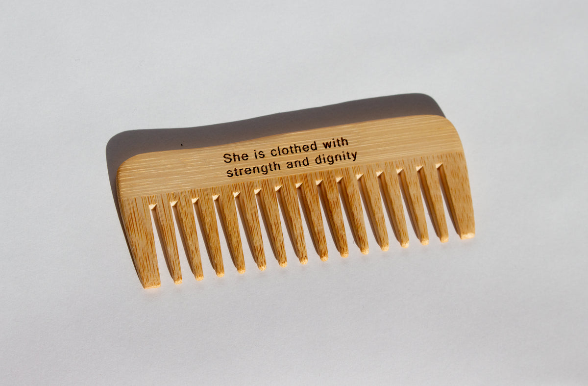 Wooden birth comb with engraved Alle Ana text